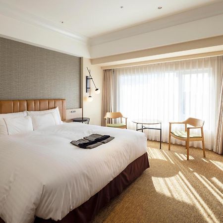 Kobe Bay Sheraton Hotel & Towers Exterior photo
